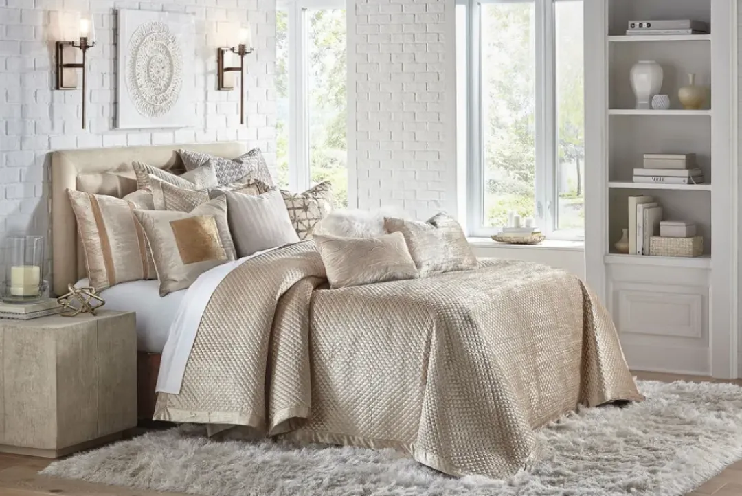 Inspire Me! Cloud9d BEDDING Amani Gold Quilt Set (2 Sizes) New