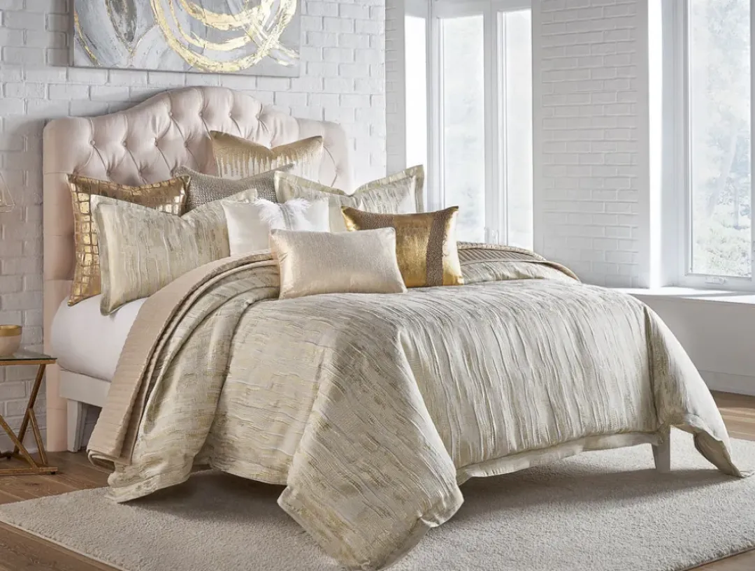Inspire Me! Cloud9d Naja Ivory Gold Duvet Set (2 Sizes) Fashion