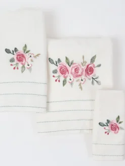 Inspire Me! Home Decor BATHROOM Spring Garden Towel (3 Sizes) Best
