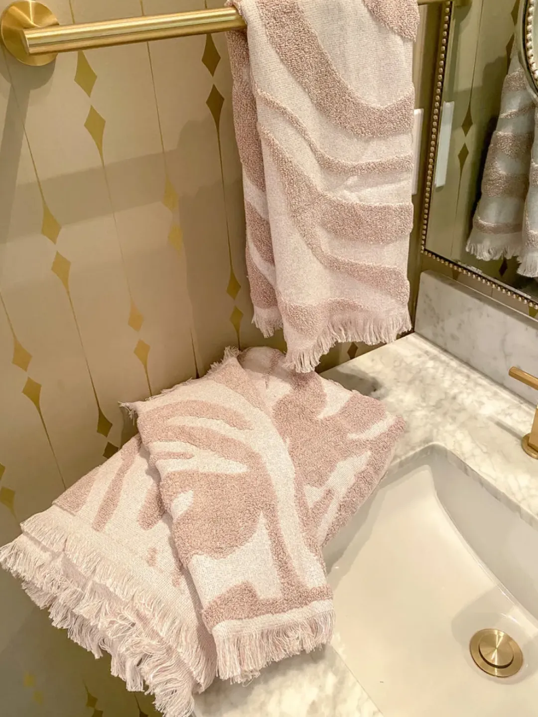 Inspire Me! Home Decor Blush Pink Heathered Stripe Towel (3 Sizes) Discount