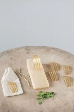 Inspire Me! Home Decor Gold And White Enameled Metal Tea Spoon Rest Hot
