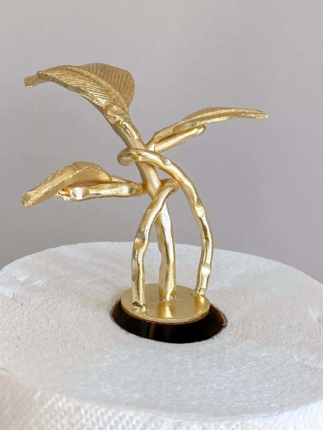 Inspire Me! Home Decor Gold Leaf Detailed Paper Towel Holder Online
