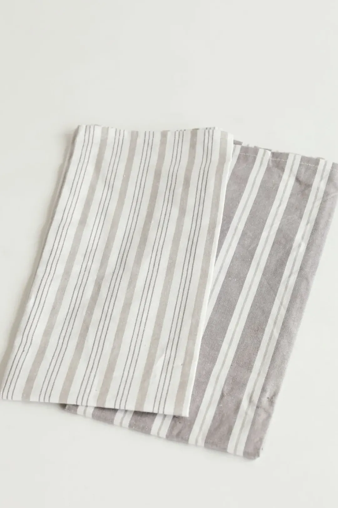 Inspire Me! Home Decor Gold Paper Straws ( 2 Patterns Available ) Clearance