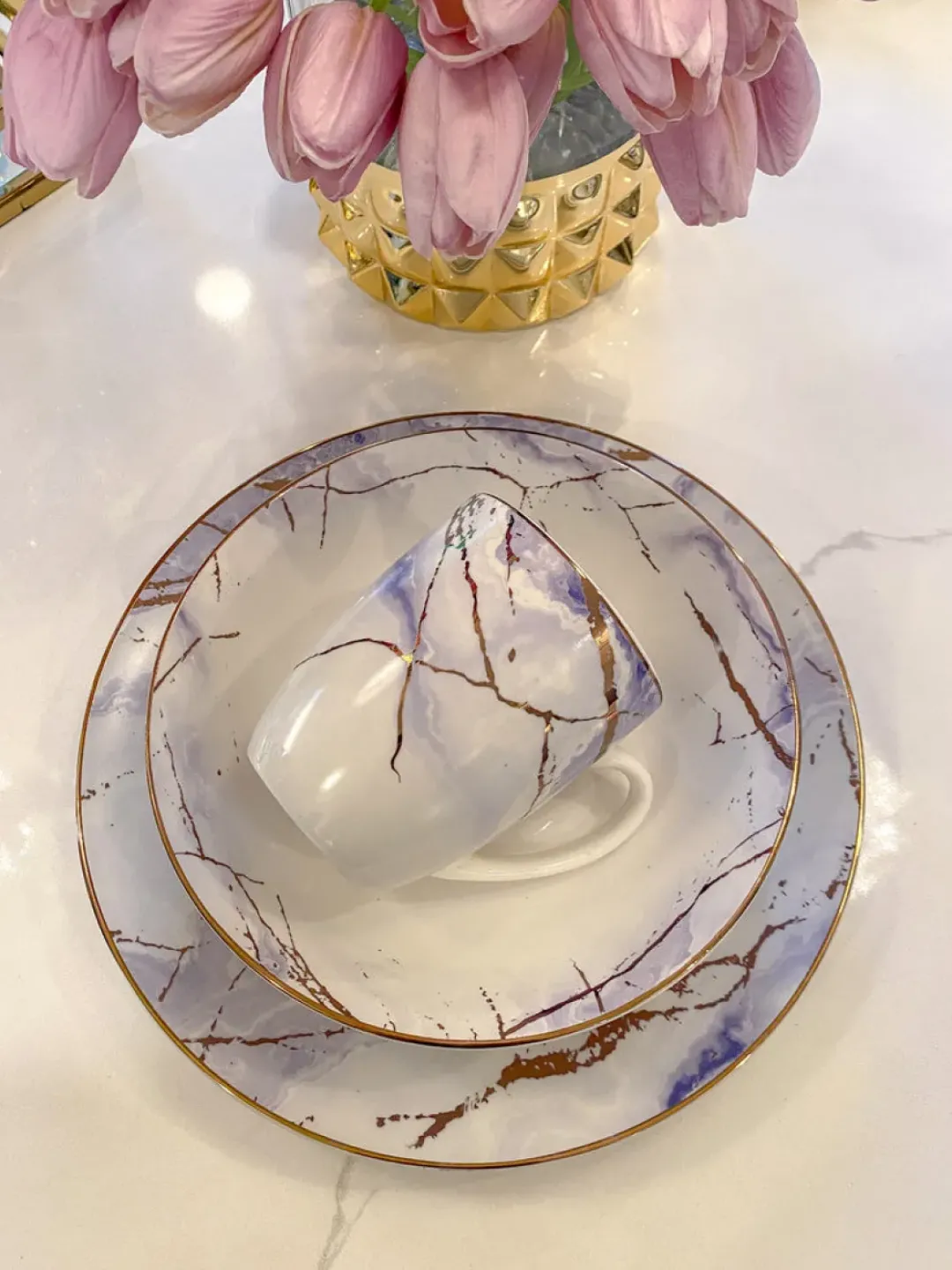Inspire Me! Home Decor Marble Cake Platter With Metallic Handled Glass Dome (2 Colored Handles) Hot