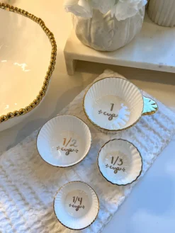 Inspire Me! Home Decor 4 Piece White With Gold Trim Measuring Cups Discount