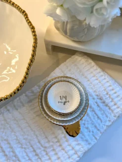 Inspire Me! Home Decor 4 Piece White With Gold Trim Measuring Cups Discount
