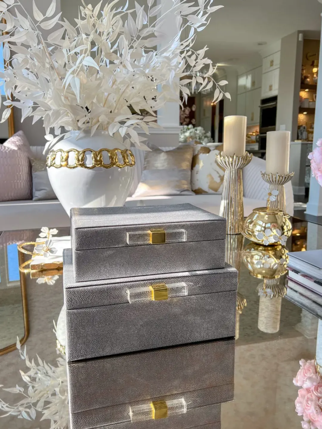 Inspire Me! Home Decor Set Of 2 Velvet Black Boxes With Gold Circle Fashion