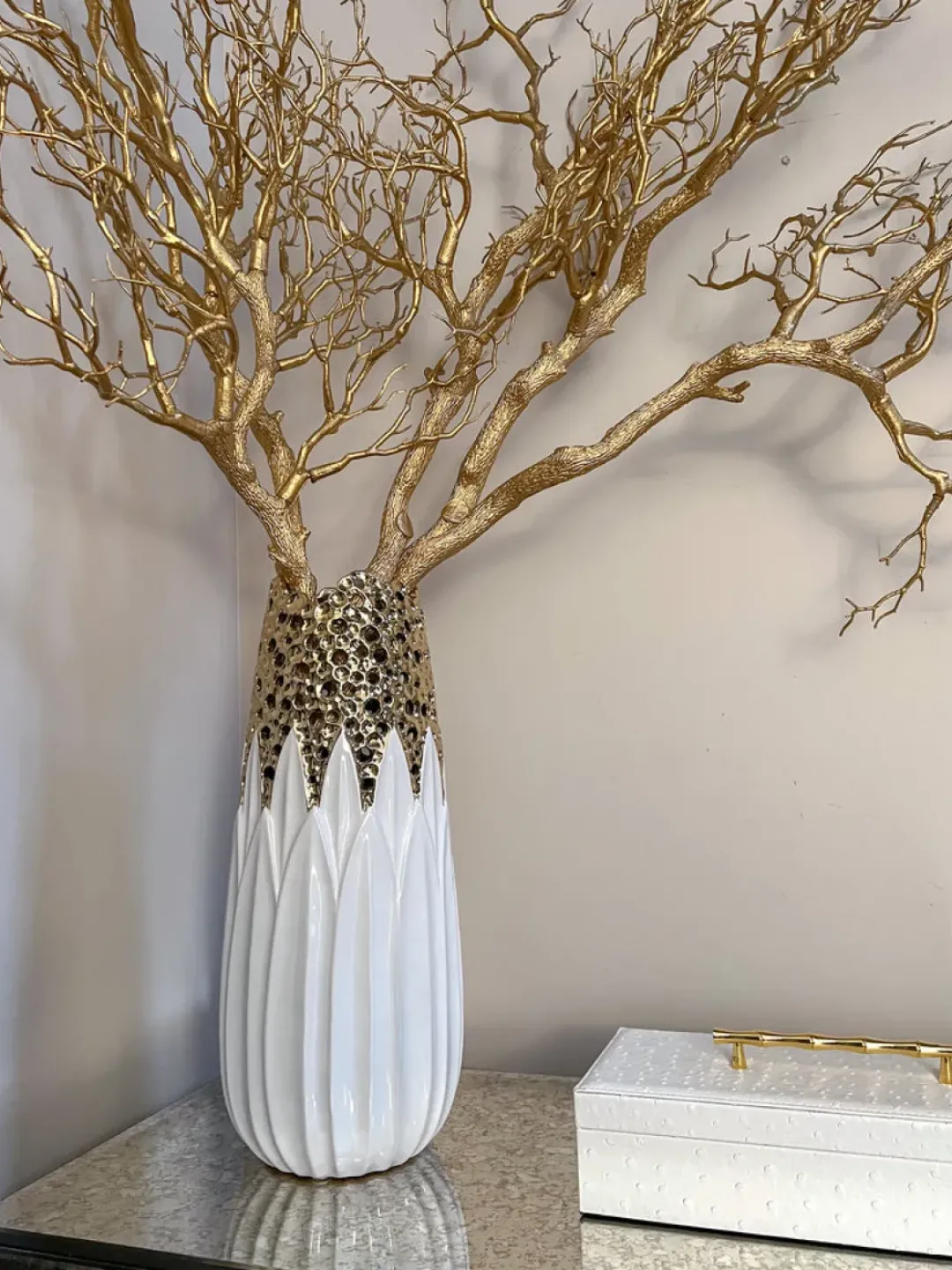 Inspire Me! Home Decor White And Gold Pattern Vase Hot