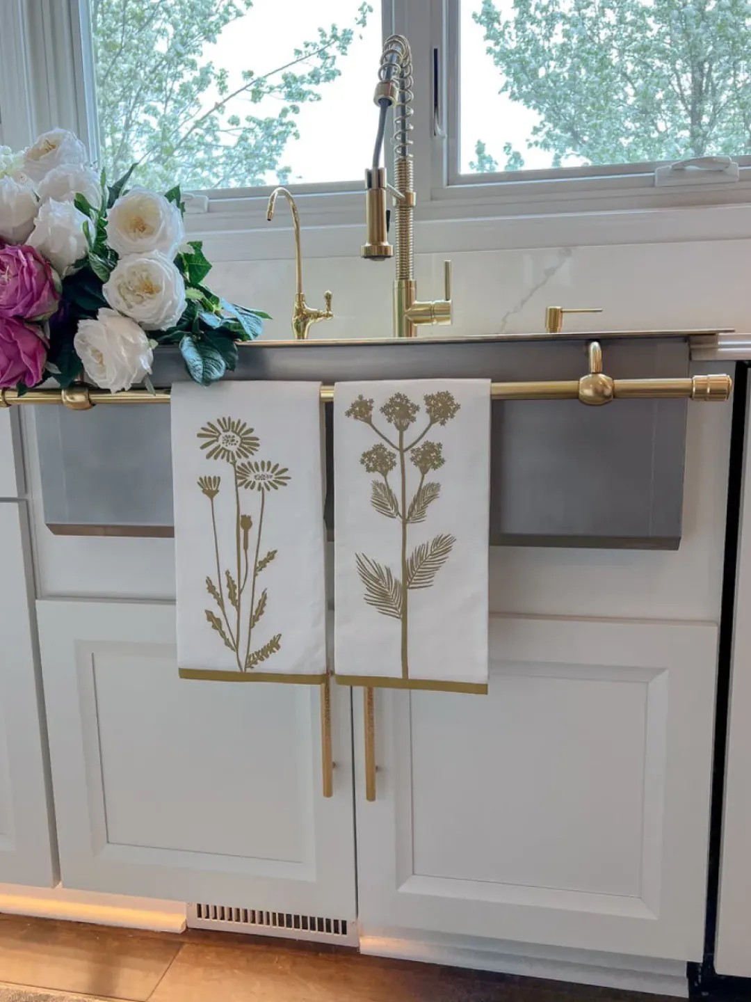 Inspire Me! Home Decor White Ceramic Serving Tray With 4 Bowls And Gold Leaf Hot