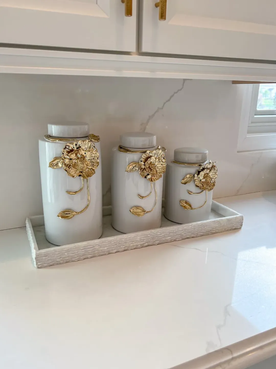 Inspire Me! Home Decor White Ceramic Ginger Jar With Stunning Gold Chain Details (3 Sizes) Outlet