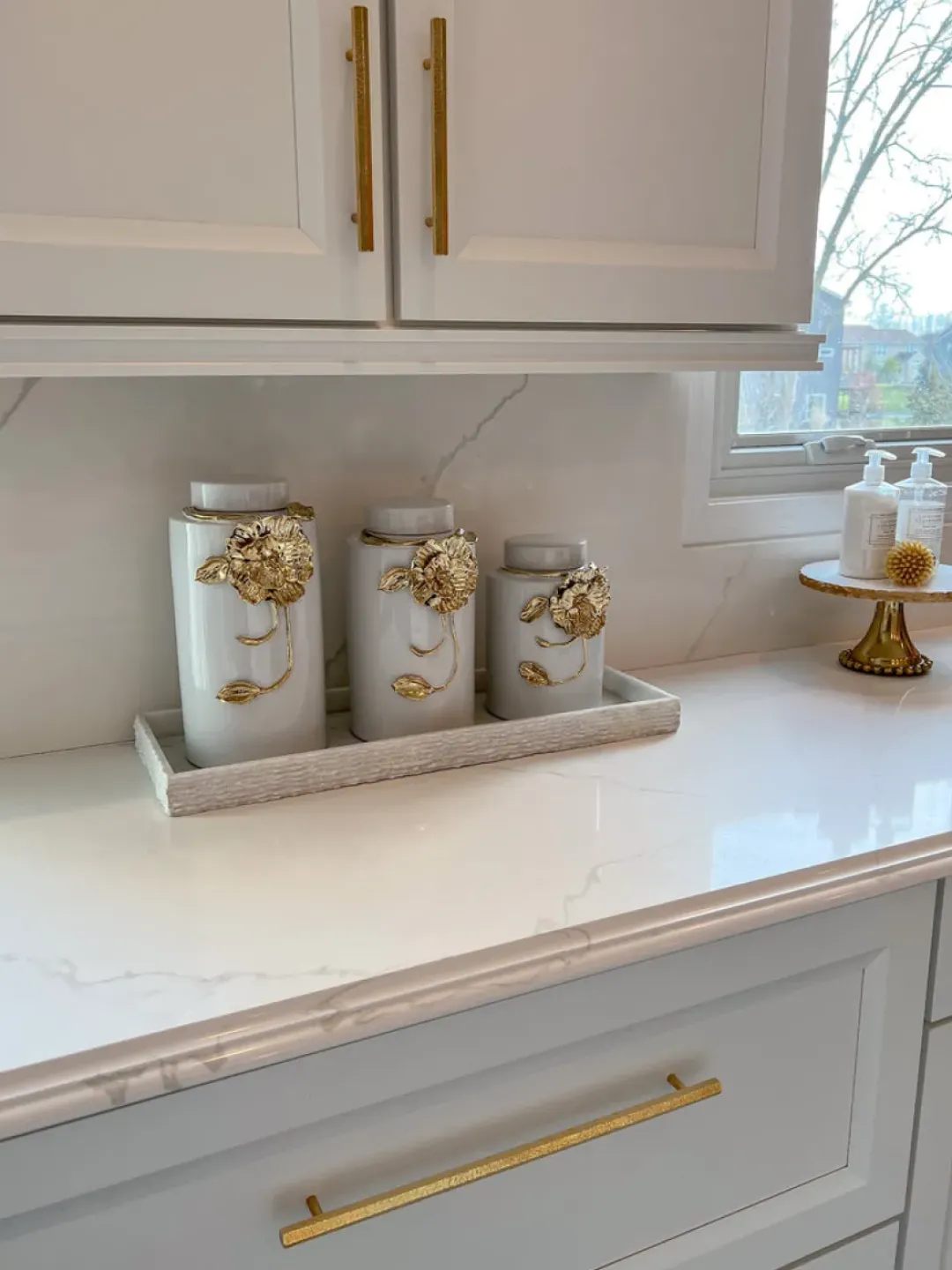 Inspire Me! Home Decor White Ceramic Ginger Jar With Stunning Gold Chain Details (3 Sizes) Outlet