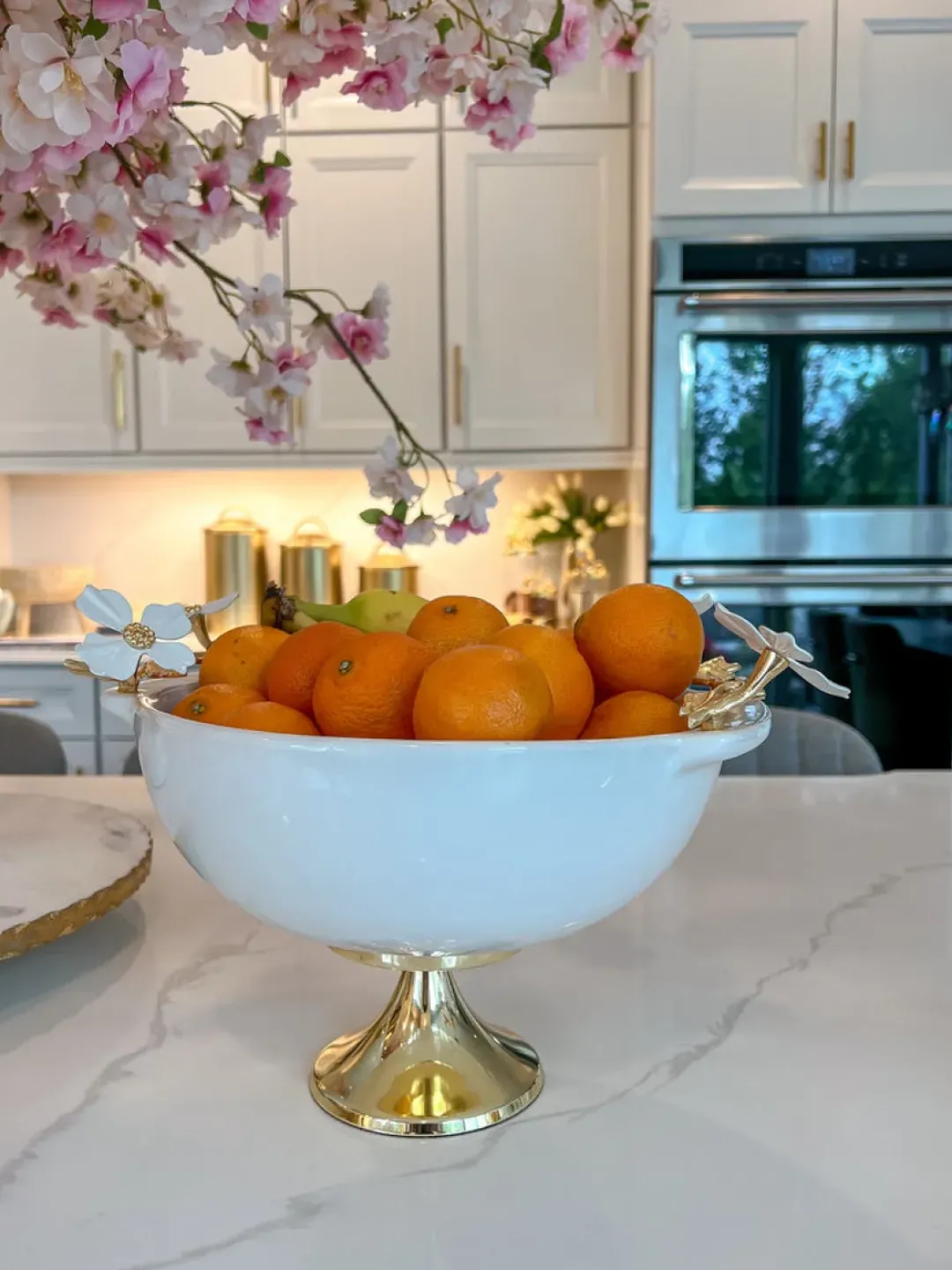 Inspire Me! Home Decor White Enameled Cake Stand With Metallic Edge (2 Colors) KITCHEN Hot